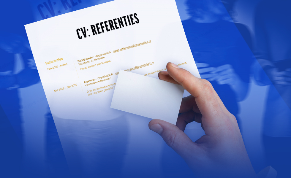 Een voorbeeld cv met referenties op een blauwe achtergrond.