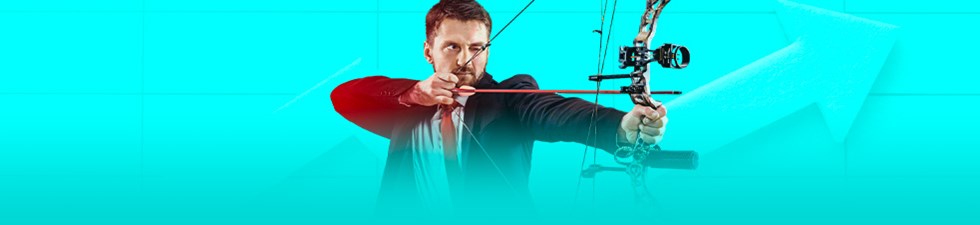 Man houdt pijl en boog vast.