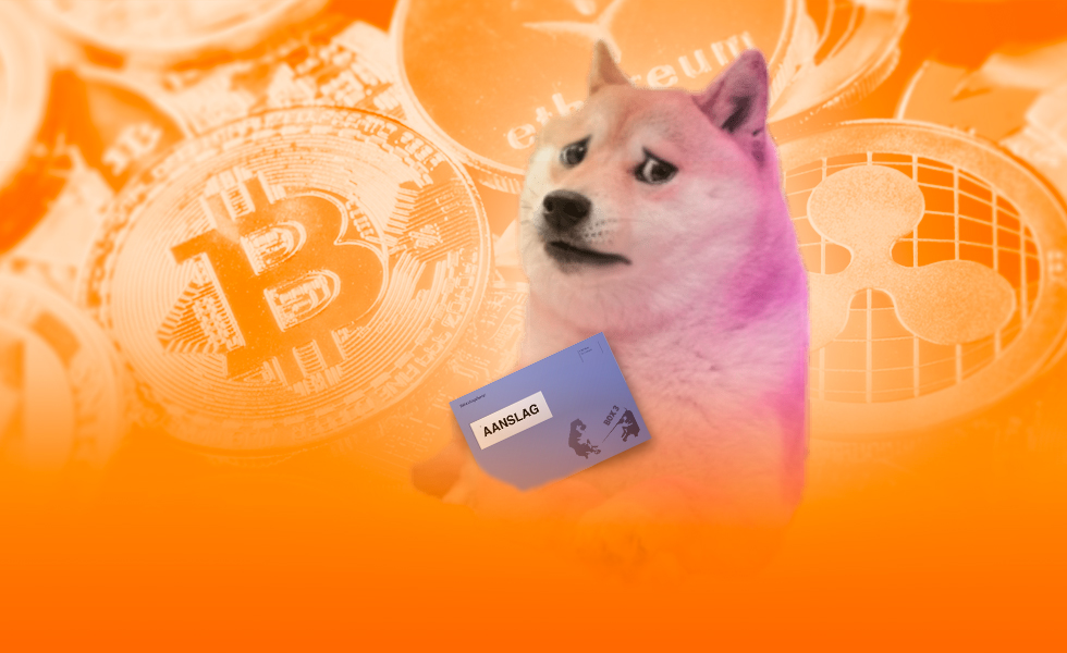 Hond van cryptomunt Shiba kijkt zielig en heeft blauwe envelop van de belastingdienst vast.