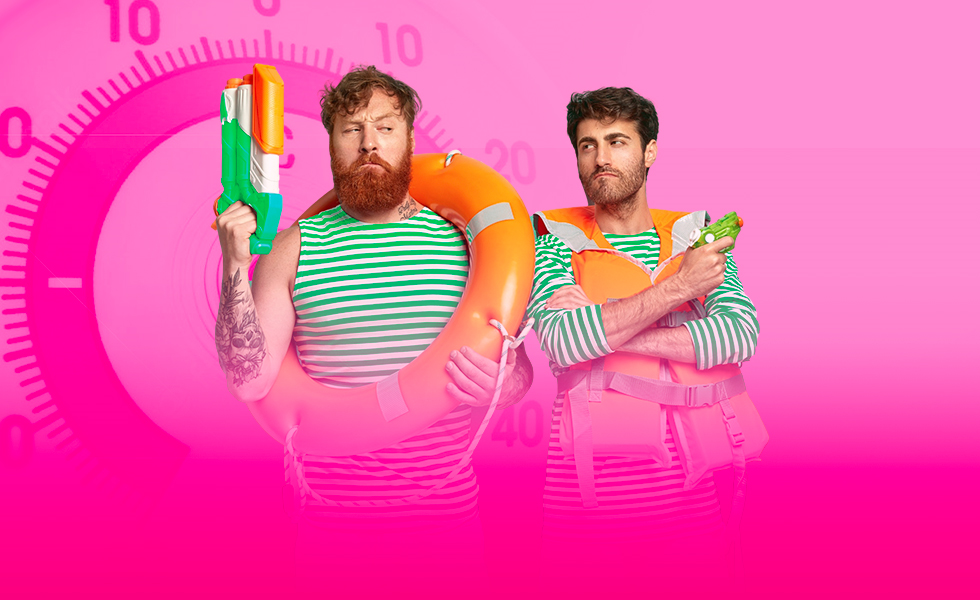 twee mannen werken in de hitte