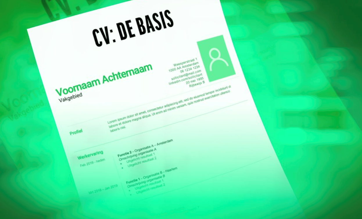 Een voorbeeld cv op een groene achtergrond.